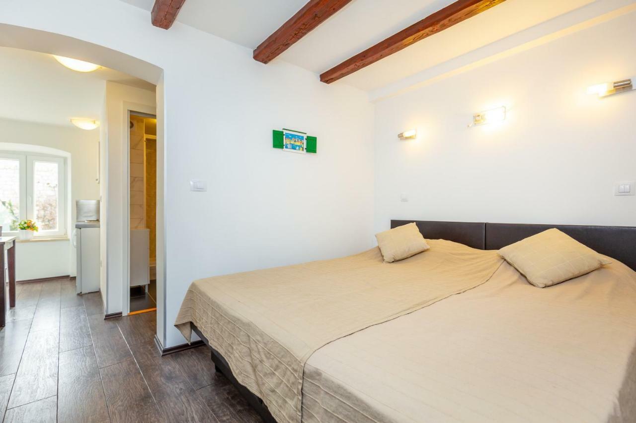 City Wall'S Studio Apartment Dubrovnik Bagian luar foto