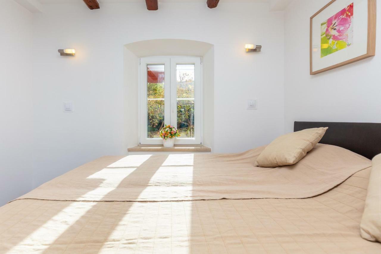 City Wall'S Studio Apartment Dubrovnik Bagian luar foto